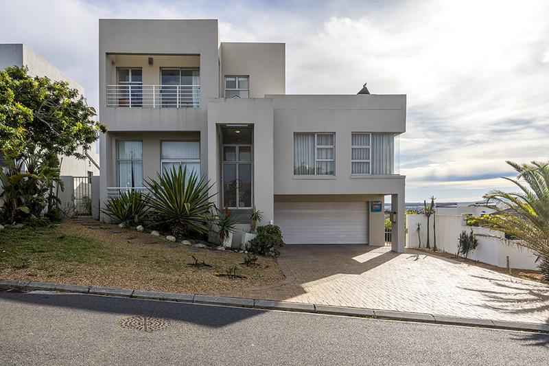 To Let 4 Bedroom Property for Rent in West Beach Western Cape